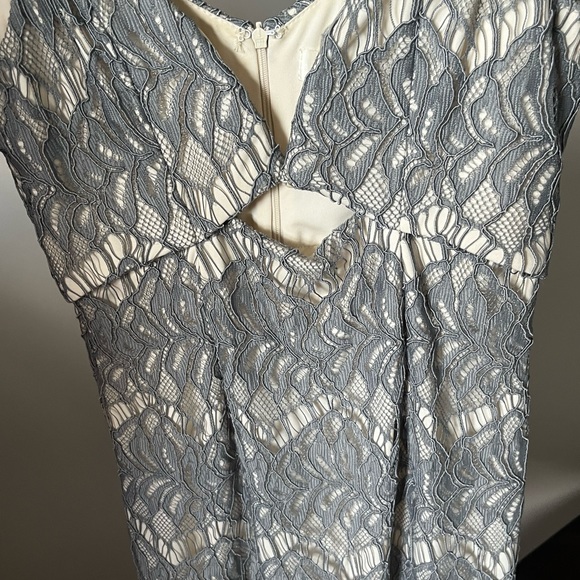 Grey lace cocktail dress - Picture 4 of 4